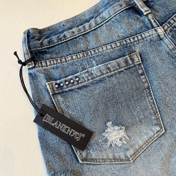 Blank NYC Distroyed Cut Off Button Fly Denim Shorts Medium Wash Women’s size 28 - Picture 5 of 10